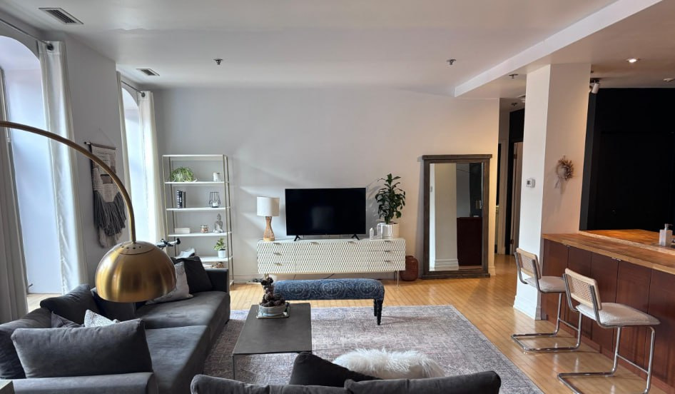 Magnificent 1 Bedroom Condo Downtown | 2904012