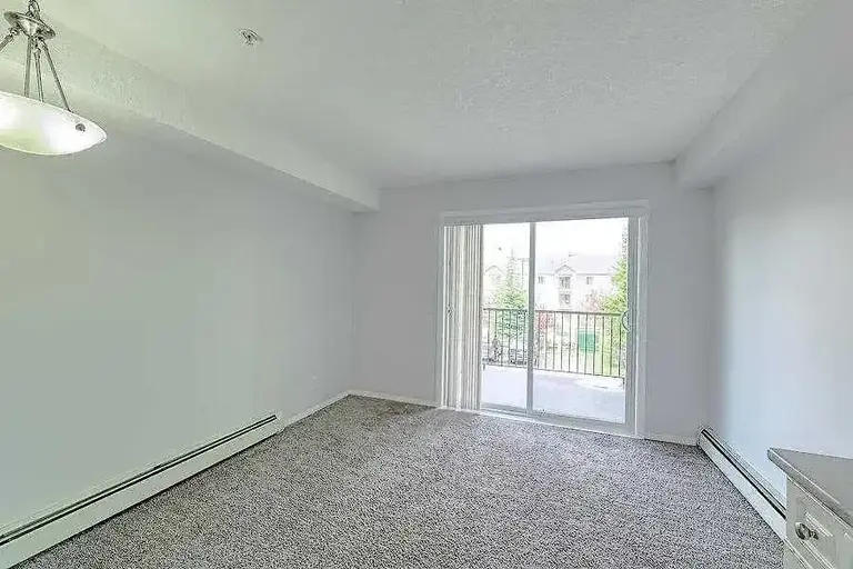 Flexible lease 6-12 months! 1 bed + den in Evergreen, SW! | 2371 Eversyde Avenue Southwest, Calgary | 2908062