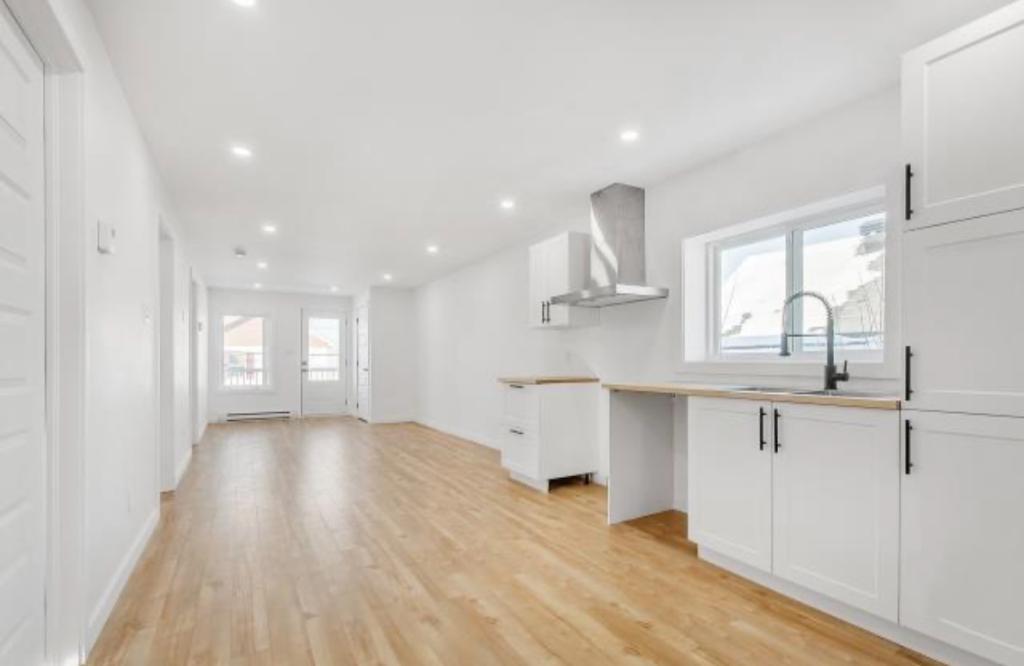 4 ET DEMI: 25A Saint-Jovite, St-Jérôme RDC avec accès à la cours: 1475$ Disponible immédiatement | 2906044