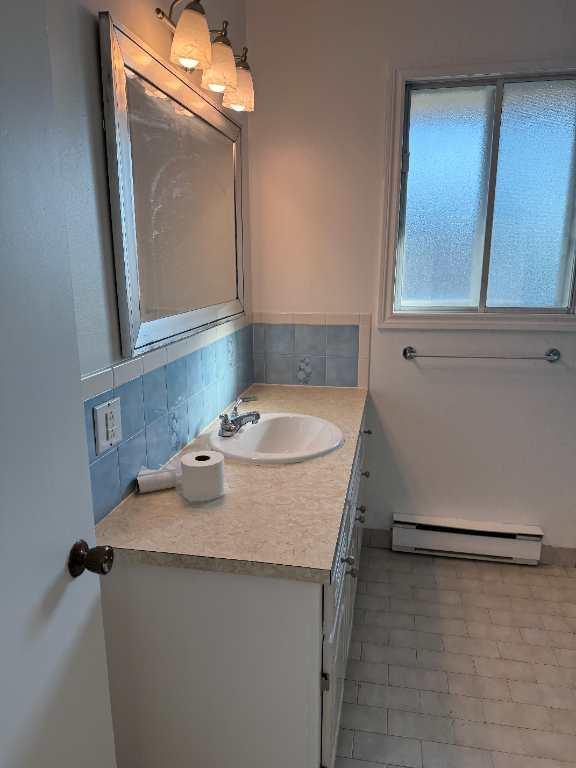 41/2 a St Therese dispo maintenant Juillet 2025 internet 2 stationnements, Thermopompe chaud et froid | 2906048