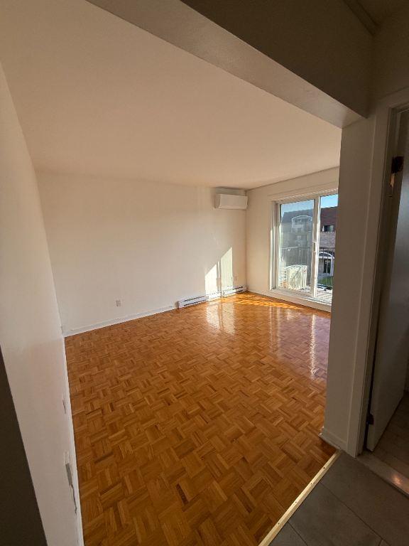 41/2 a St Therese dispo maintenant Juillet 2025 internet 2 stationnements, Thermopompe chaud et froid | 2906048