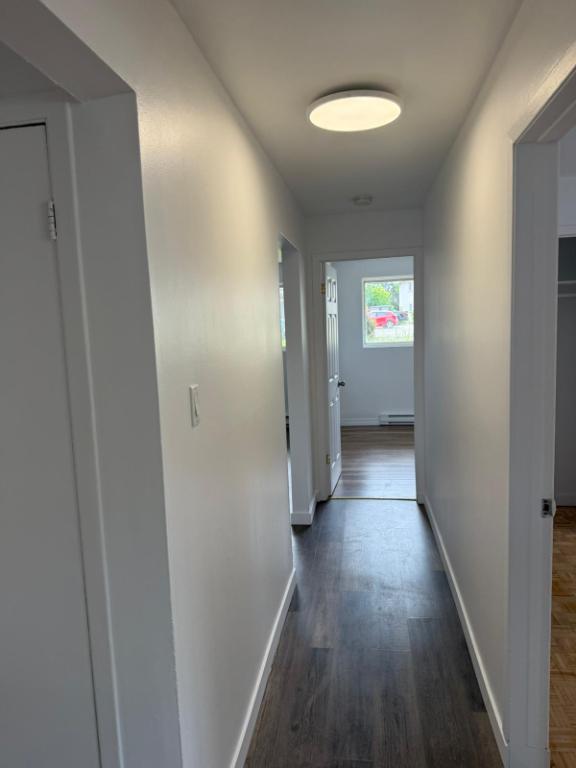 51/2 a Boisbriand dispo maintenant Juillet 2025 internet 2 stationnements, Loker, Thermopompe | 2906049