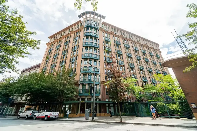 Furnished Industrial Gastown Studio: High Ceilings & Private Patio | 214 - 22 East Cordova Street, Vancouver | 2917143