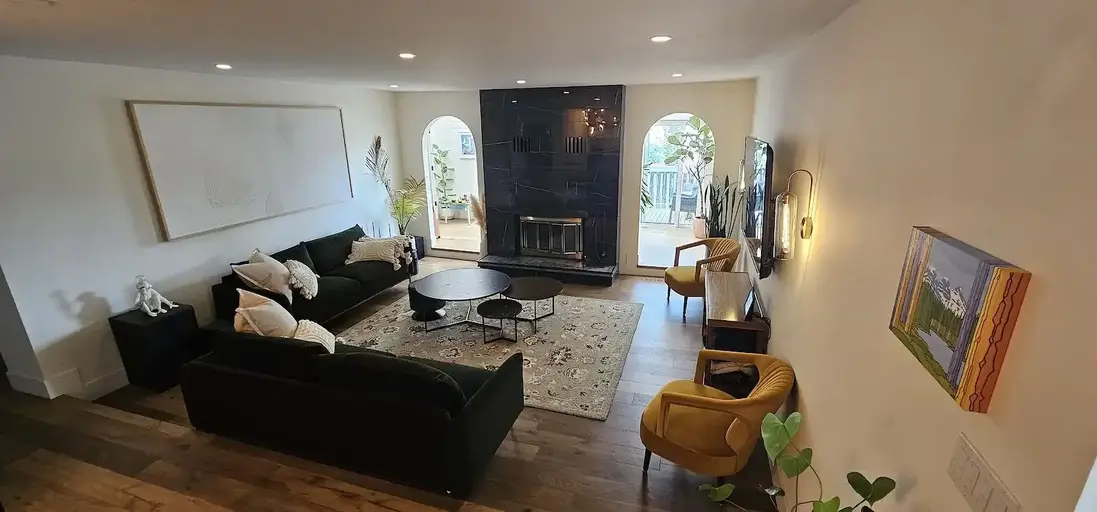 Executive Lakefront Living in Bearspaw: Newly Renovated Dream Home for Rent! | 1120 108 Street Northwest, Edmonton | 2908347