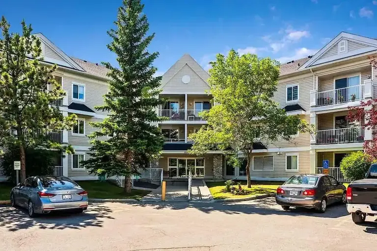 Renovated Ground Floor 2 bed 2 bath Condo in SW | 11 Chaparral Ridge Dr SE, Calgary | 2906376