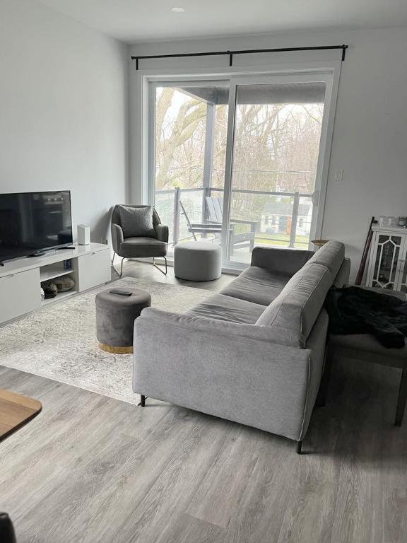 4 1/2 de style condo Demi Sous-Sol/ 2 Bedroom Apartment For Rent Basement | 2908128