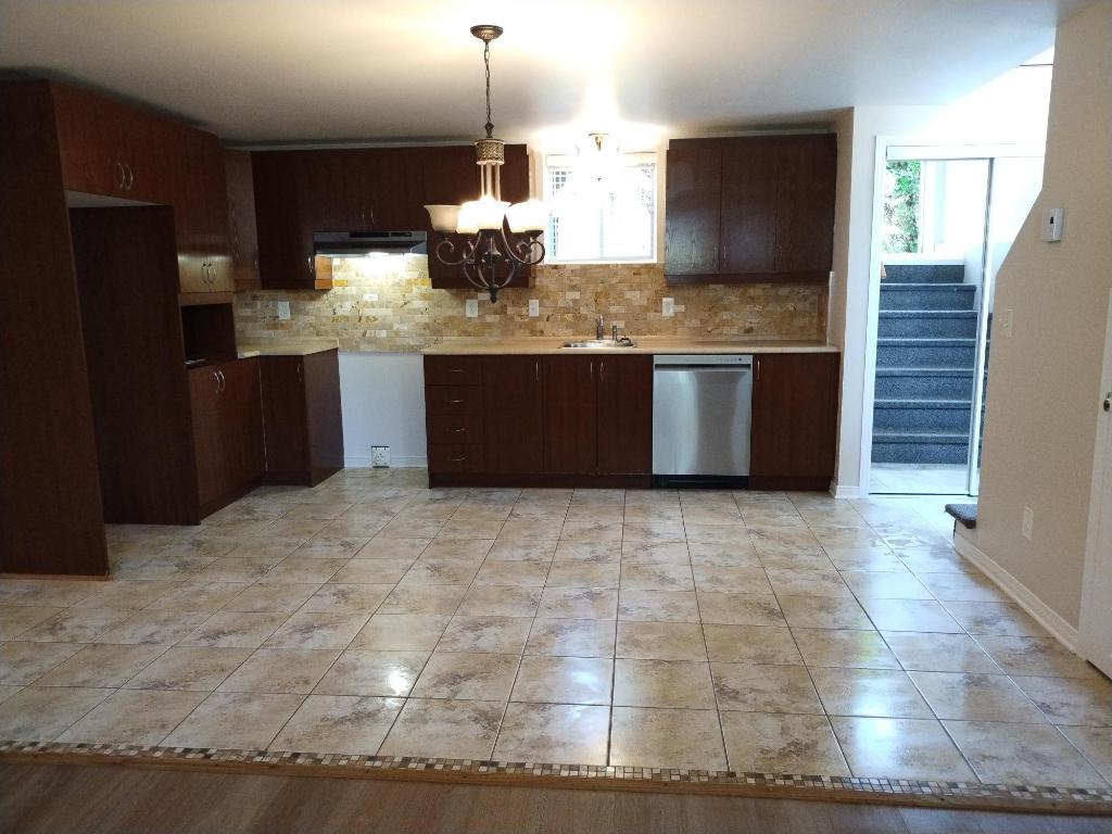 Mcmasterville 5 1/2 Logement , LIBRE , Bas de maison duplex, rare sur le marché ! | 2908140