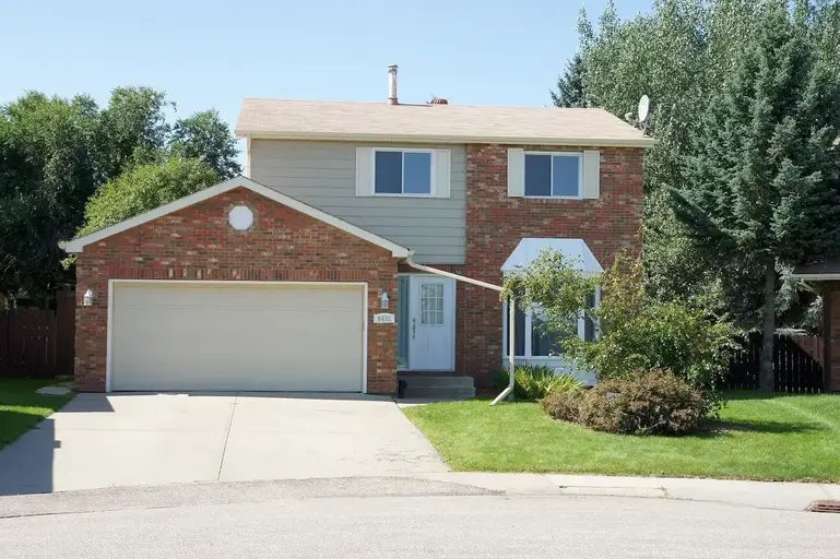 Beautiful Renovated Home in Summerlea | 9432 174 Street Northwest, Edmonton | 2908367