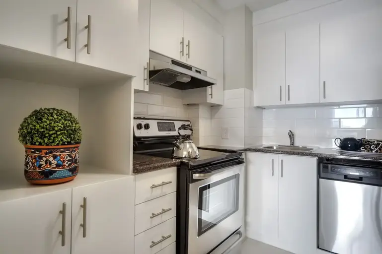 Port de Mer | 99-101 Place Charles-LeMoyne, Longueuil | 2916935