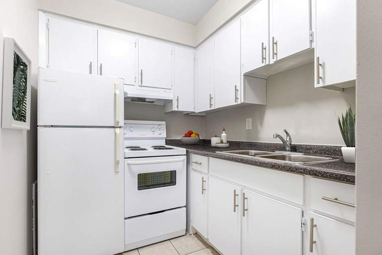 St. Rose Apartments | 7890 St. Rose Avenue, Windsor | 2912612