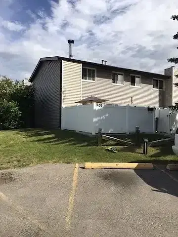 Townhome End Unit | 409 Pinemont Gate NE, Calgary | 2912819