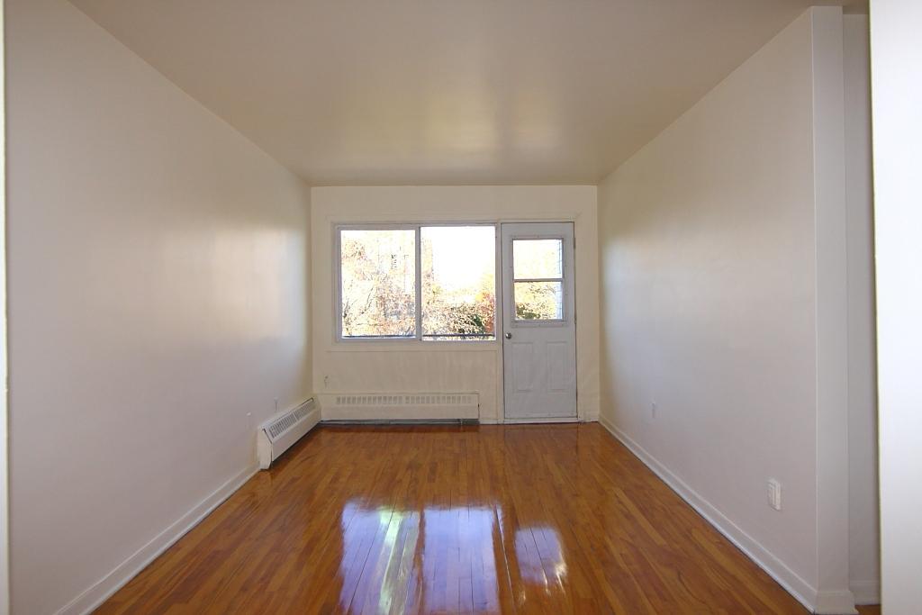 4 1/2 TOUT RÉNOVÉ, CHAUFFAGE ET EAU CHAUDE INCLUS, DISPONIBLE JUILLET | 2912860