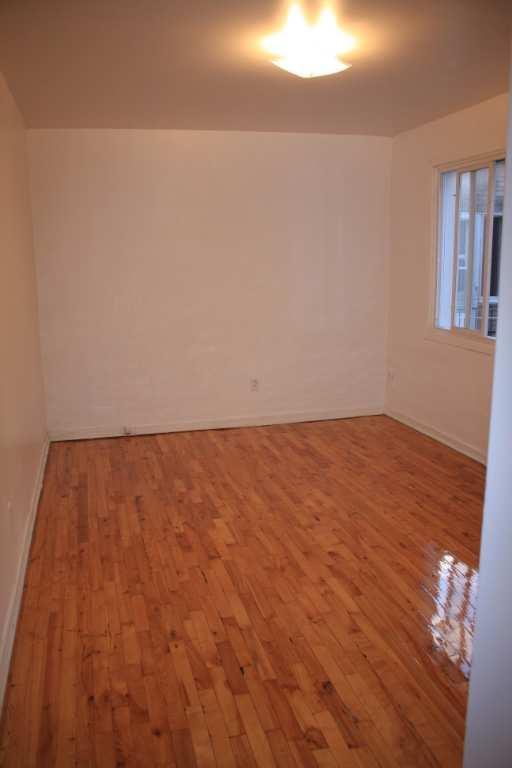 4 1/2 TOUT RÉNOVÉ, CHAUFFAGE ET EAU CHAUDE INCLUS, DISPONIBLE JUILLET | 2912860