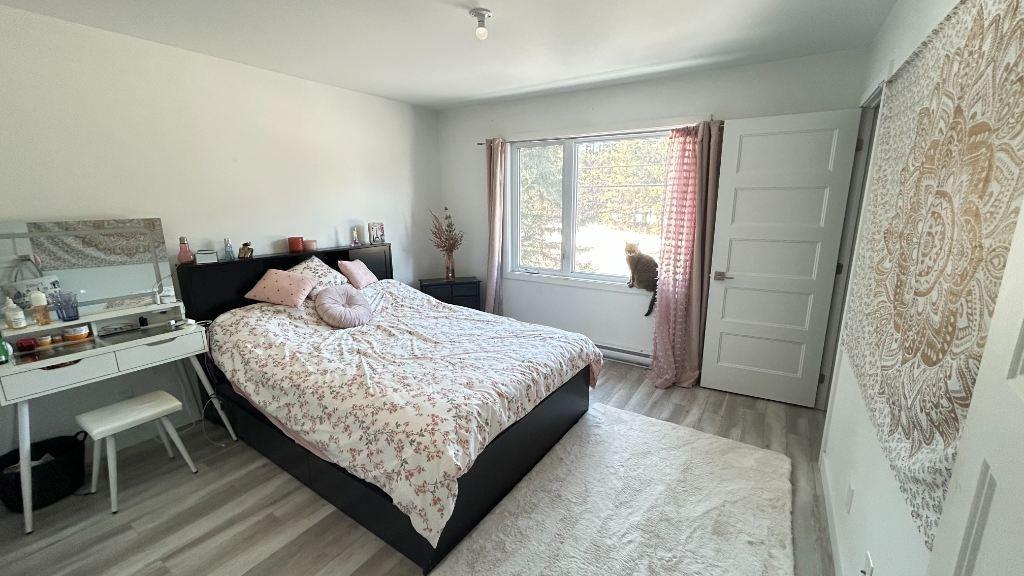 Maison de ville AVEC GARAGE INTÉGRÉ, COUR INTIME, PATIO Air climatisé, Balayeuse centrale, NON-FUMEUR ENQUÊTE CRÉDIT AUCUN CHIEN | 2912893