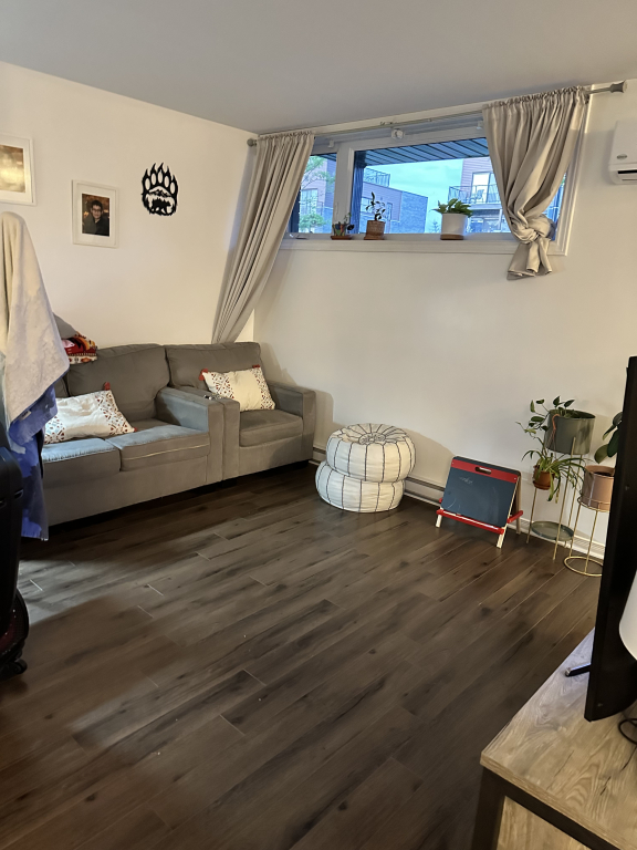 RARE DANS CE SECTEUR 3CC! 3 BED CONDO! | 2912909