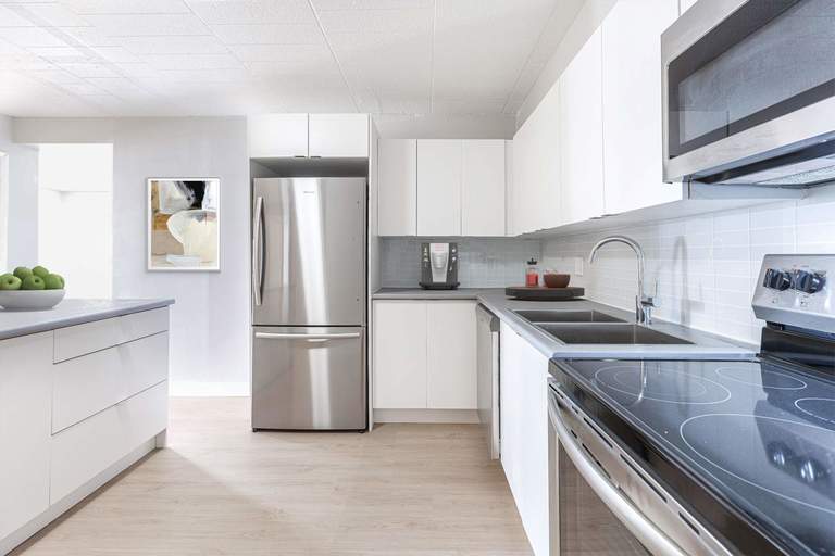King Edward | 1333 Ouellette Avenue, Windsor | 2912982