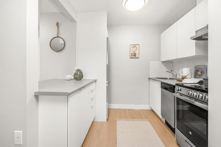 Mintz River | 1400 Ouellette Avenue, Windsor | 2913125