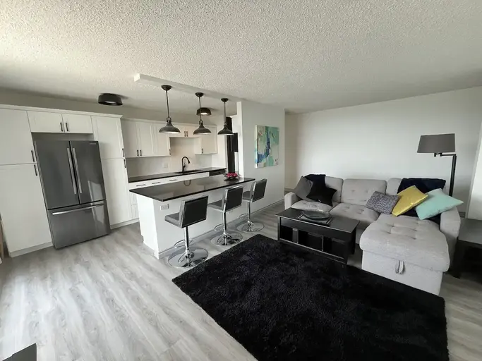 2 Bedroom furnished Condo | Prime Location Near U of A & Whyte Ave | 10883 Saskatchewan Dr Nw, Edmonton | 2913233