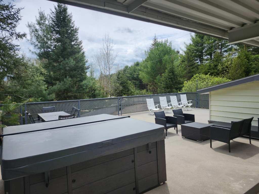 Maison chalet au bord de leau a lentree du parc du mon tremblant | 2913269