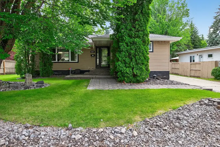 Spacious 4-Bedroom Bungalow in Parkview with Stunning Backyard Oasis | 8807 142 Street Northwest, Edmonton | 2913500