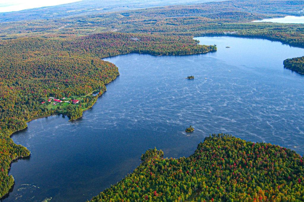 Magnifique Terrain boisé ou bord de l'eau / Location court terme possible : Domaine du Lac Moffatt https://domainedulacmoffatt.com/ | 2913522