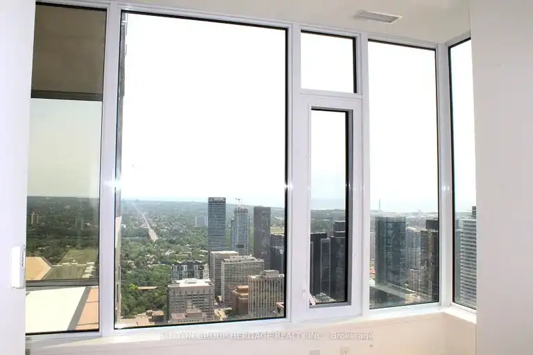 Stunning Yorkville 2-Bed! 58th Floor, Panoramic Views, Luxury Living, Parking! | 11 Yorkville Avenue, Toronto | 2916625