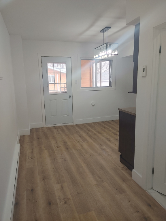 Tres Grand 3 1/2 A Louer Rénove Au Compl | 2916830