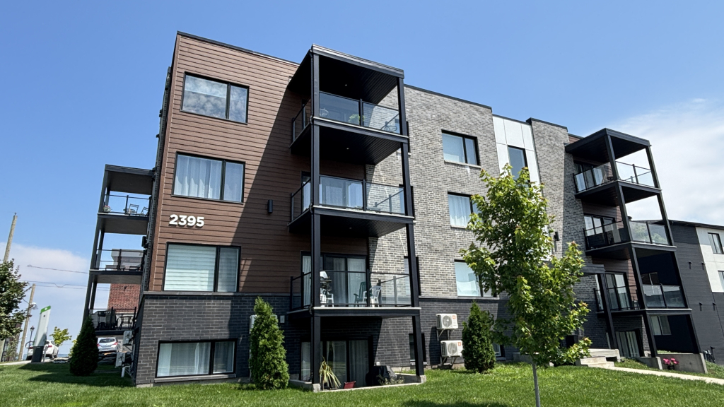 BEAU 4 ½ – CARRÉ BELVÉDÈRE- ASCENSEUR | 2916860