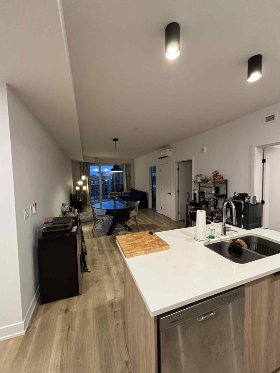 Appartement à Louer - 3½ + Den/bureau | 2917395