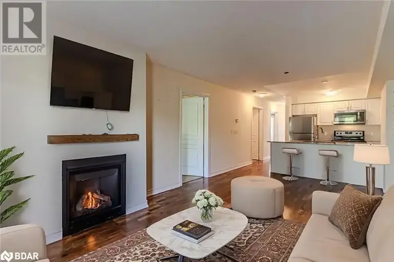 2 COVE COURT Unit# 106 | 2 COVE COURT Unit# 106, Collingwood | 2917644