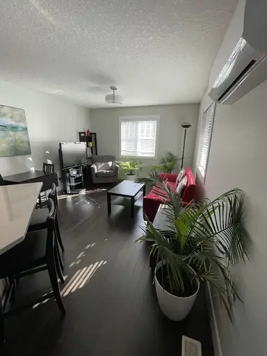 Fully furnished air conditioned 1 bedroom carriage suite in Currie Barrack. | Calgary | 2917723