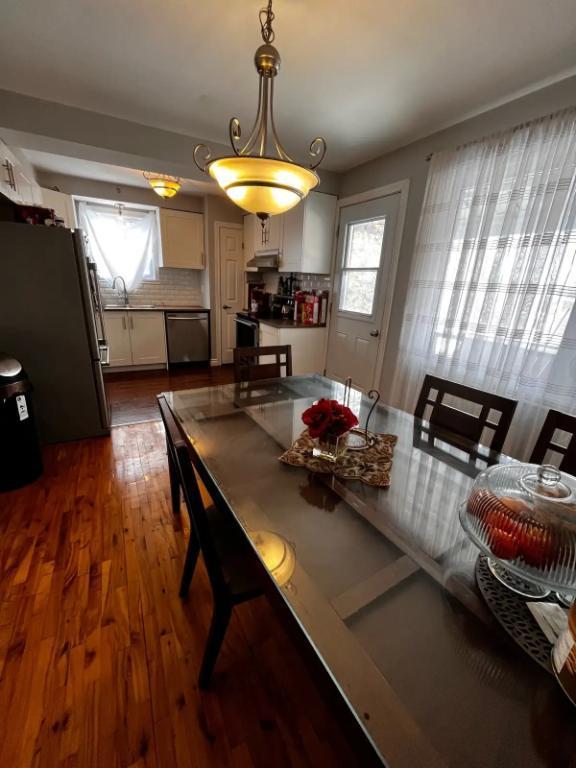 Grand et lumineux 5 1/2 dans un duplex ,Anjou | 2917750