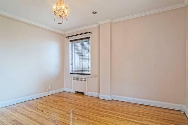 Bonavista Towers 2 Bedroom Apt | 2917767