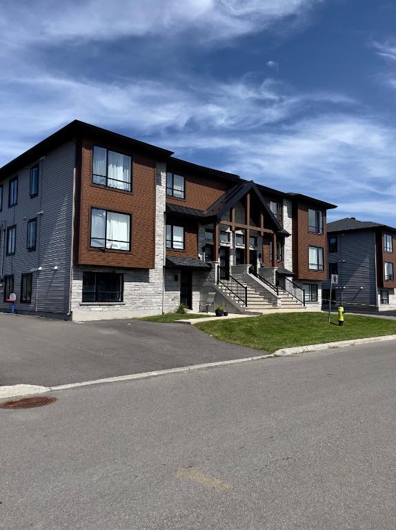Magnifique condo/appartement 5 1/2 neuf à Mirabel (St-Augustin) | 2917768