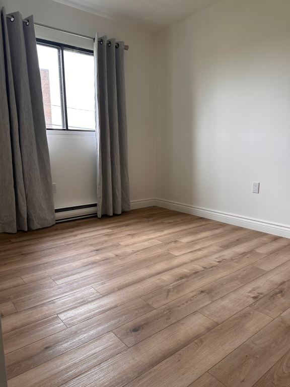 Bel Appartement 4½, Immeuble Bien Situé | 2919815