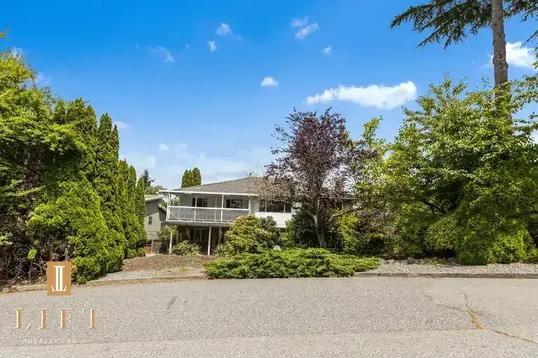 Spacious 4-Bedroom Home in Prestigious Buckingham Height | 6130 Buckingham Place, Burnaby | 2920094