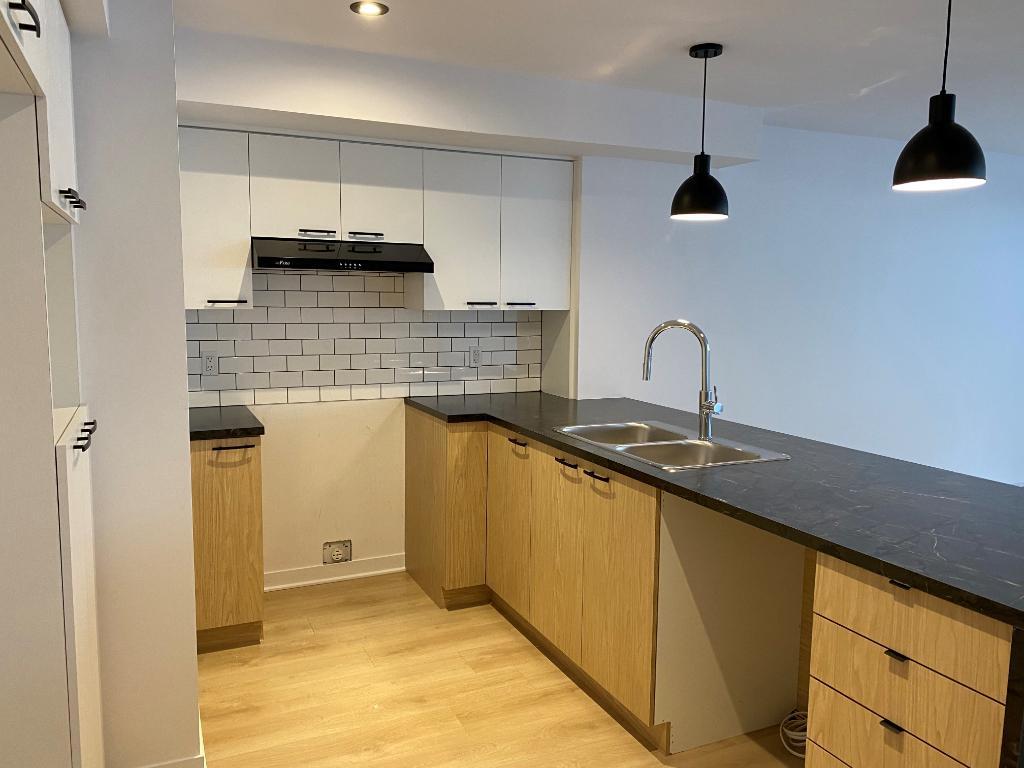Logement 4 1/2 - Septembre 2025 - Ascenseur | 2920244