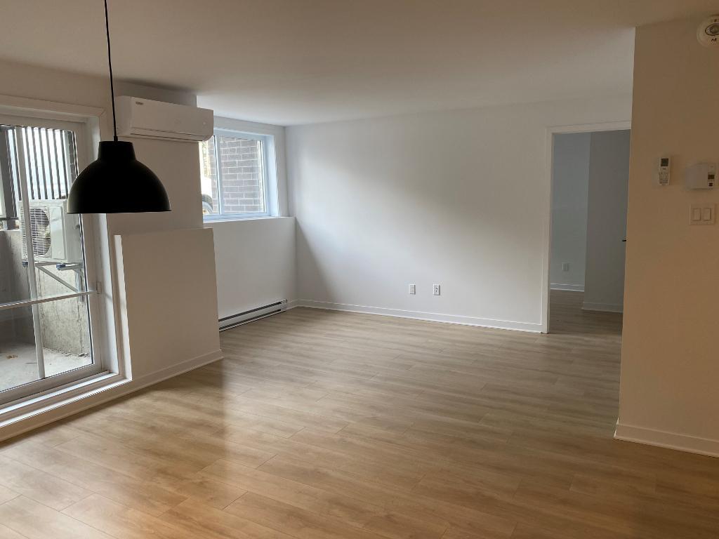 Logement 4 1/2 - Septembre 2025 - Ascenseur | 2920244