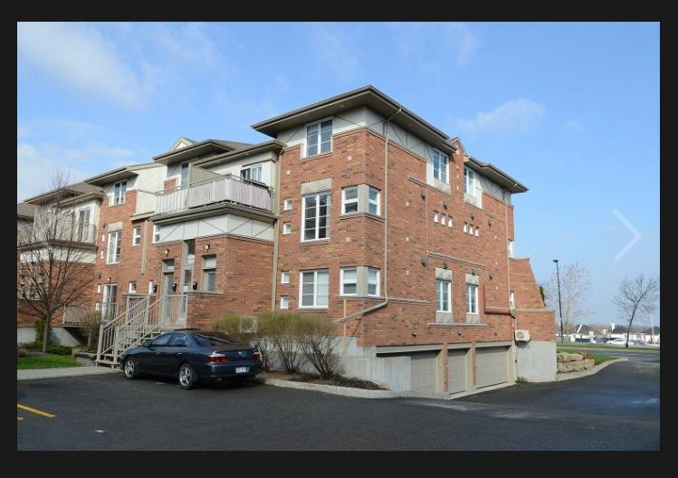 Condo à Louer | 2920330