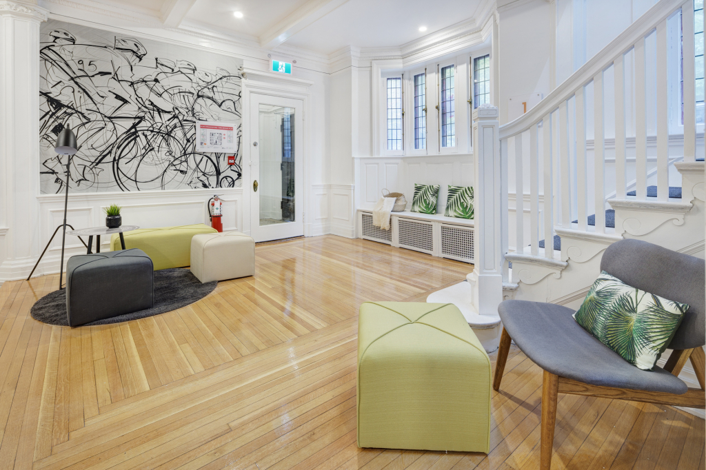 Furnished Private Rooms Closed To McGill | 2920342