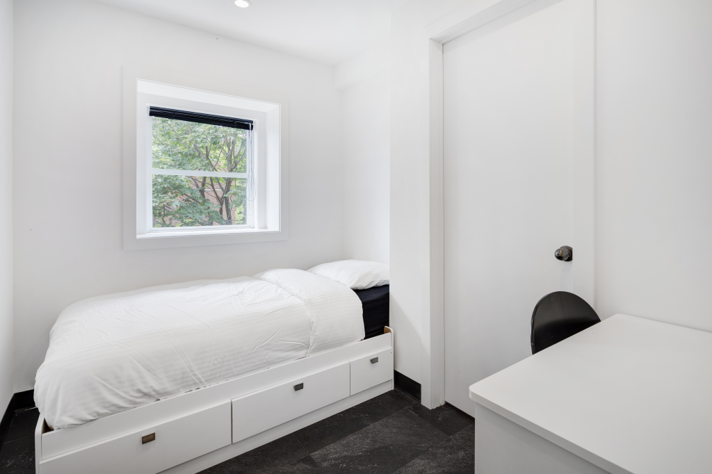Furnished Private Rooms Closed To McGill | 2920342
