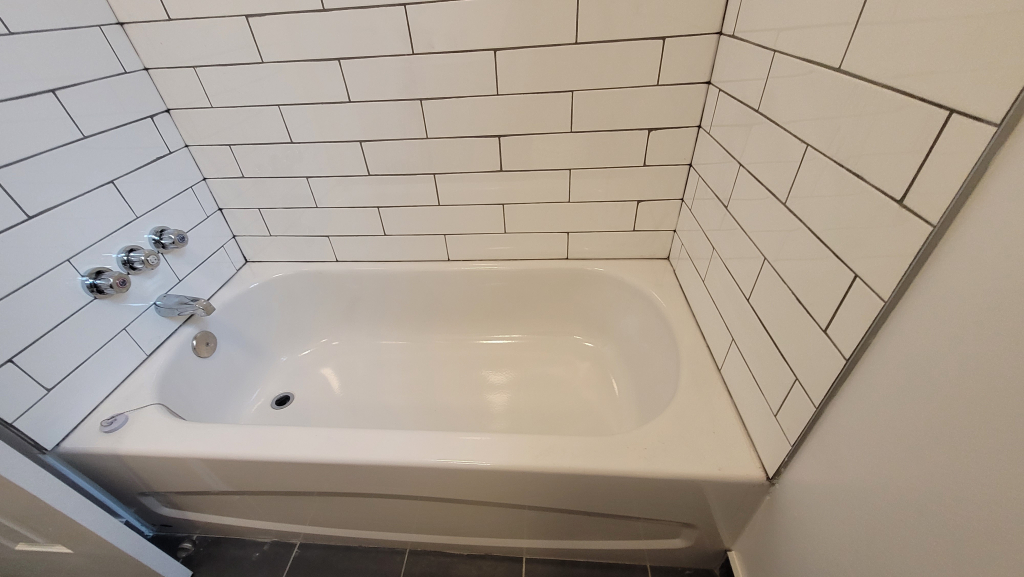 3 1/2 Bas De Duplex- Rénové Et Isolé | 2920349