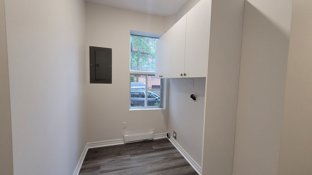 3 1/2 Bas De Duplex- Rénové Et Isolé | 2920349