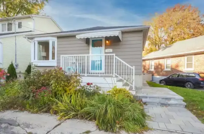 Beautiful 2-Bedroom Main Floor Unit for Rent in Ottawa | 334 Rockhurst Road, Ottawa | 2920697