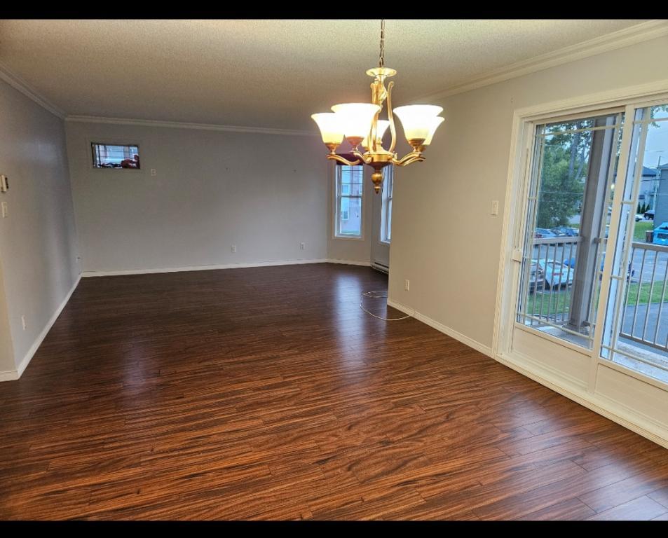 Beau grand 4 1/2 rue Gatien près galeries, lib 1er août | 2922342