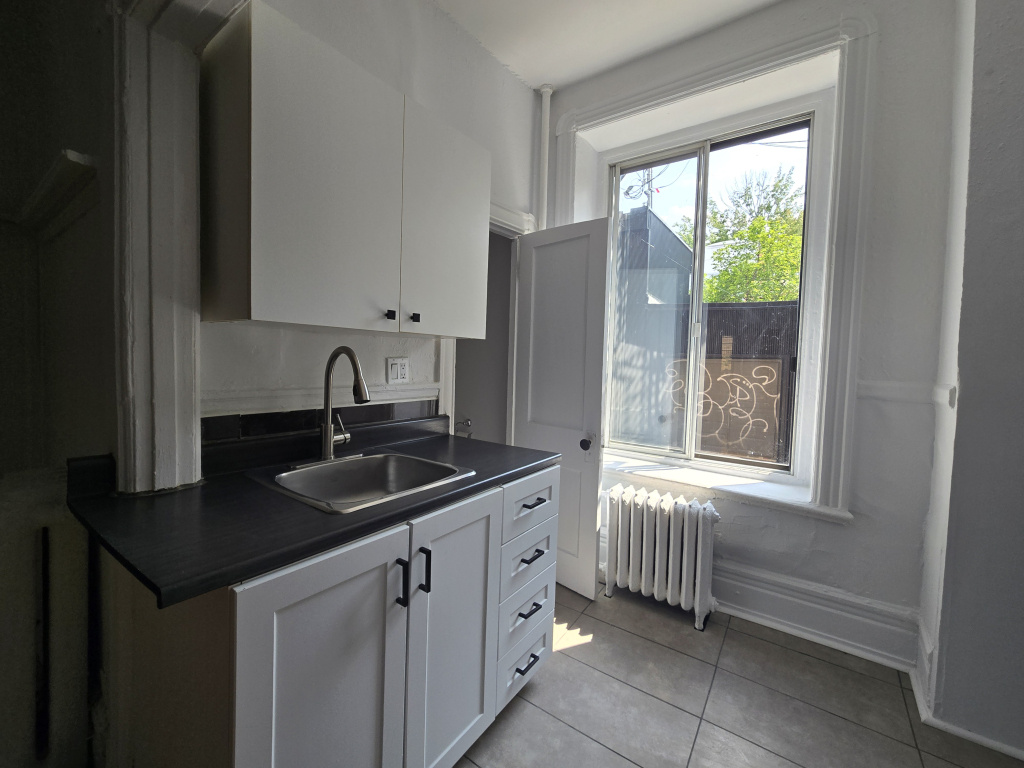 3 1/2 à Louer – 4088 Av. Du Parc | 2922421