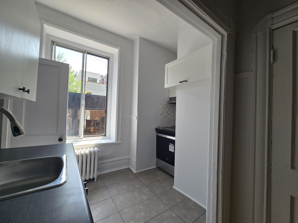 3 1/2 à Louer – 4088 Av. Du Parc | 2922421