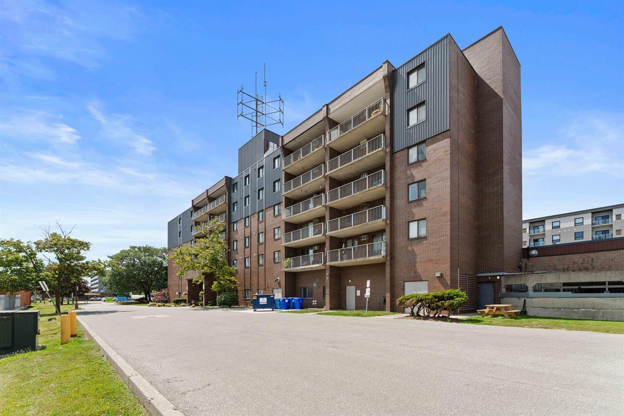 Place Tecumseh Apartments | 2922507