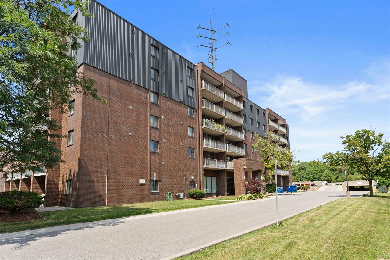 Place Tecumseh Apartments | 2922507