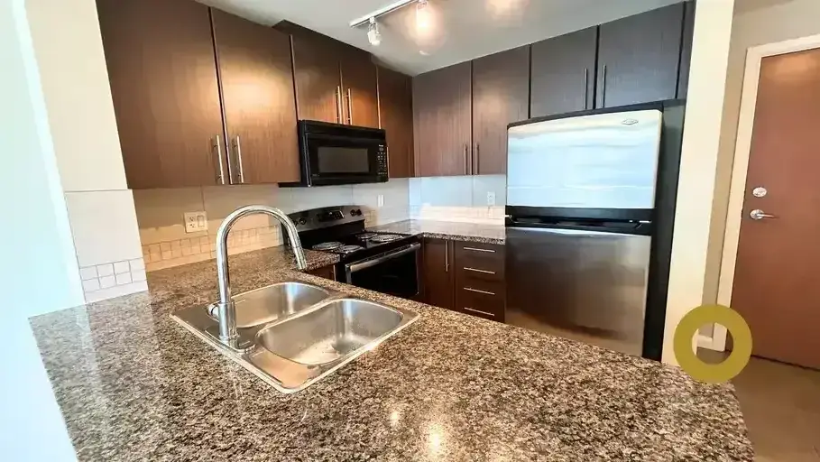 Spacious 2 Bed 2 Bath in the Heart of New West | 898 Carnarvon Street, New Westminster | 2922671